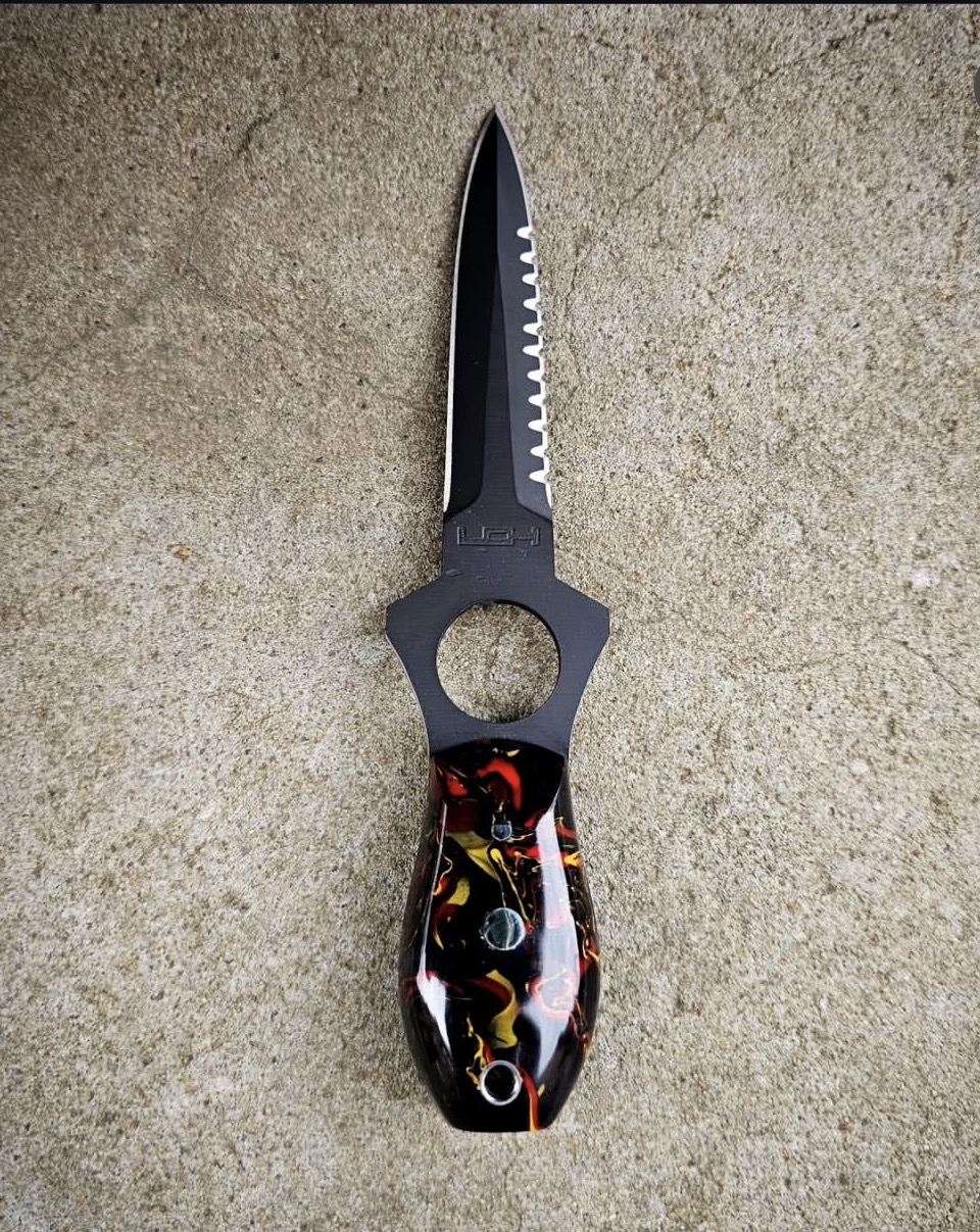 Dive dagger with resin handle